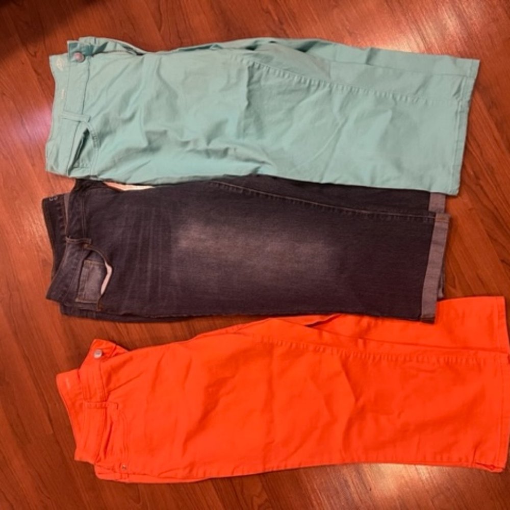 3 pair women's Capris